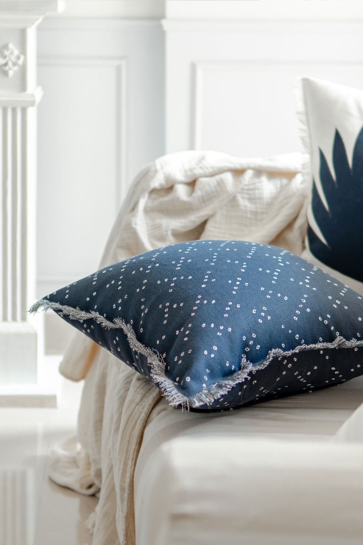 Dotted grid Printed Cotton Cushion Cover